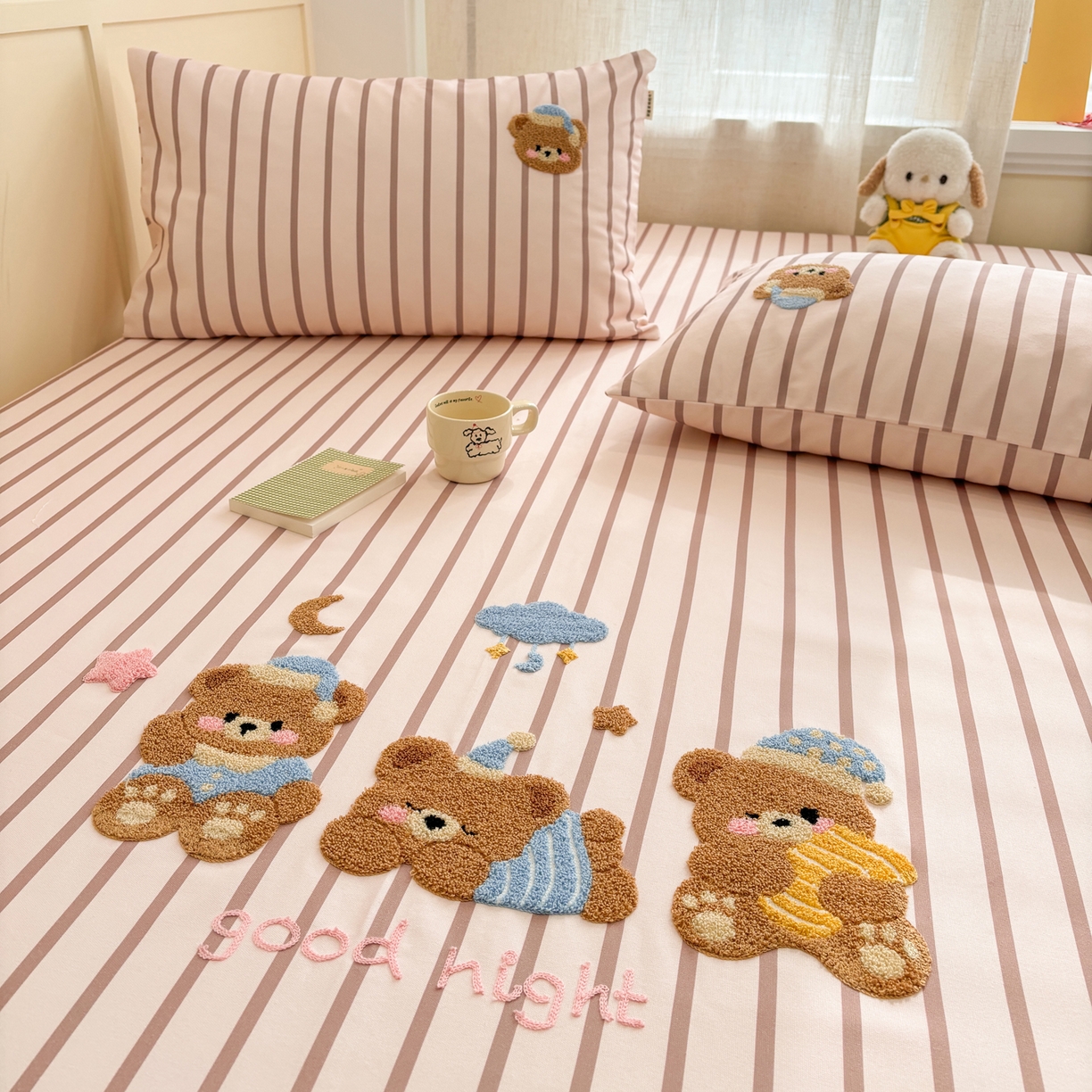 91家纺网 家纺一手货源 找家纺 雅居纺家纺 2026新款毛巾绣全棉纯棉老粗布席子凉席床笠床单 咖条小熊