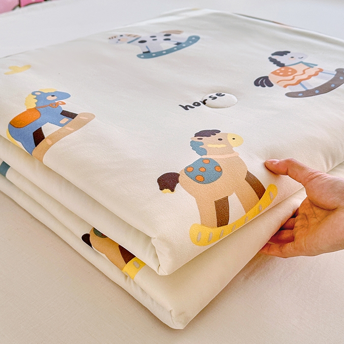 91家纺网 家纺一手货源 找家纺 梵克保罗 2026春夏新款A类针织棉嘟嘟被夏被春秋被空调被儿童学生被子被芯 马鲨拉帝