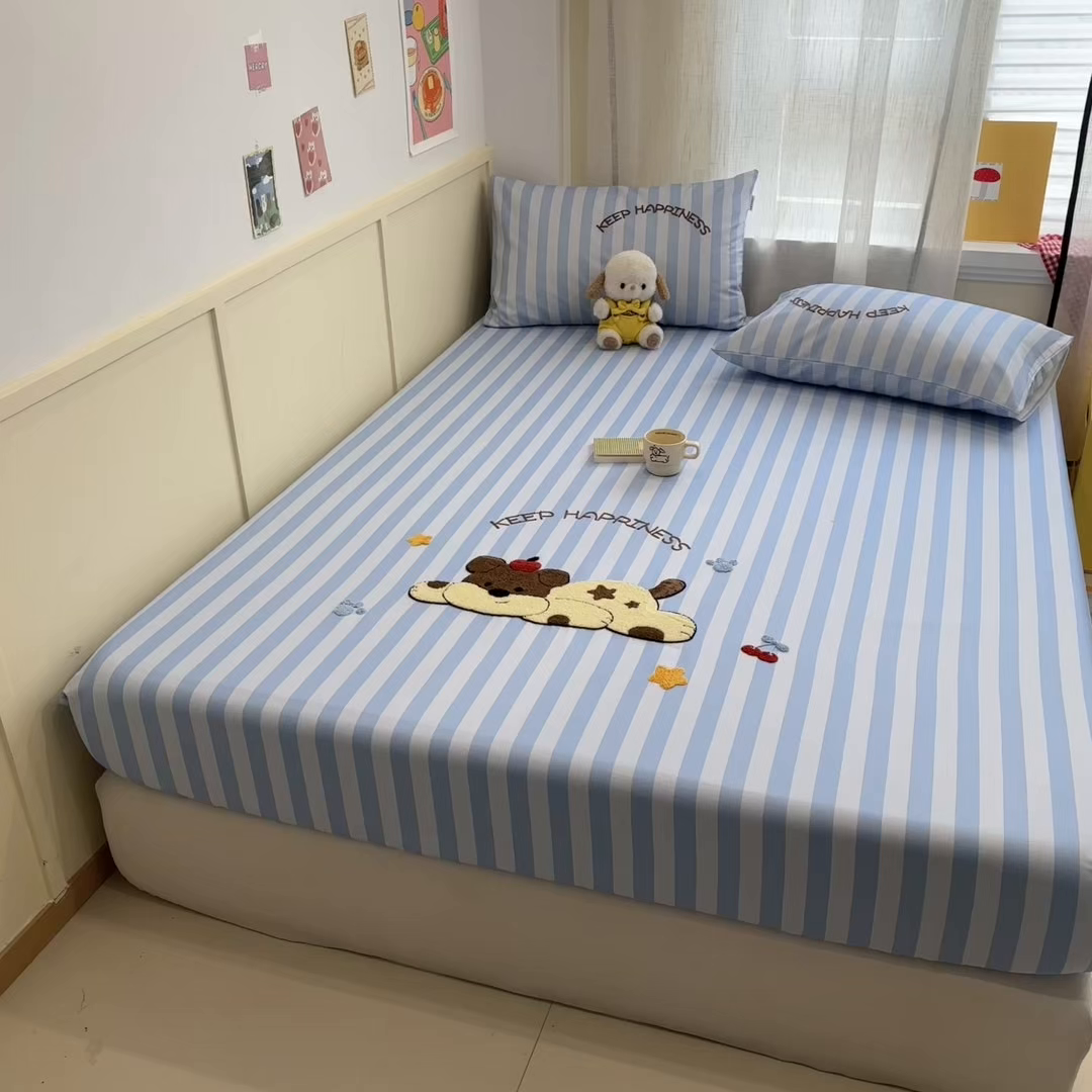 91家纺网 家纺一手货源 找家纺 雅居纺家纺 2026新款毛巾绣全棉纯棉老粗布席子凉席床笠床单 蓝条睡睡狗