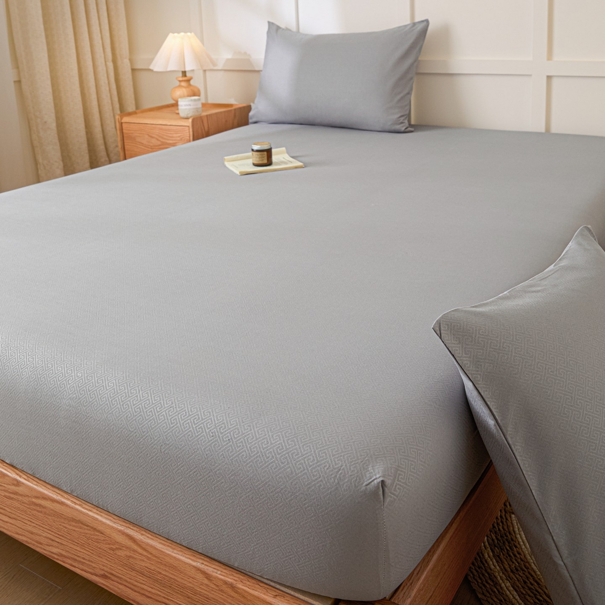 91家纺网 家纺一手货源 找家纺 梵克保罗 2026新款磨毛压光工艺单品床笠 YG-浅灰