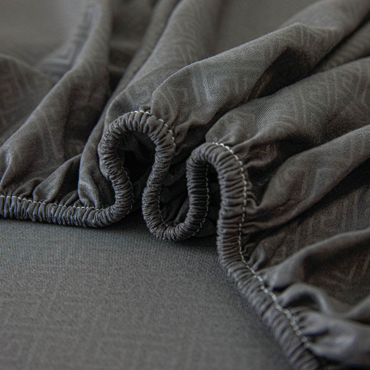 91家纺网 家纺一手货源 找家纺 梵克保罗 2026新款磨毛压光工艺单品床笠 YG-深灰