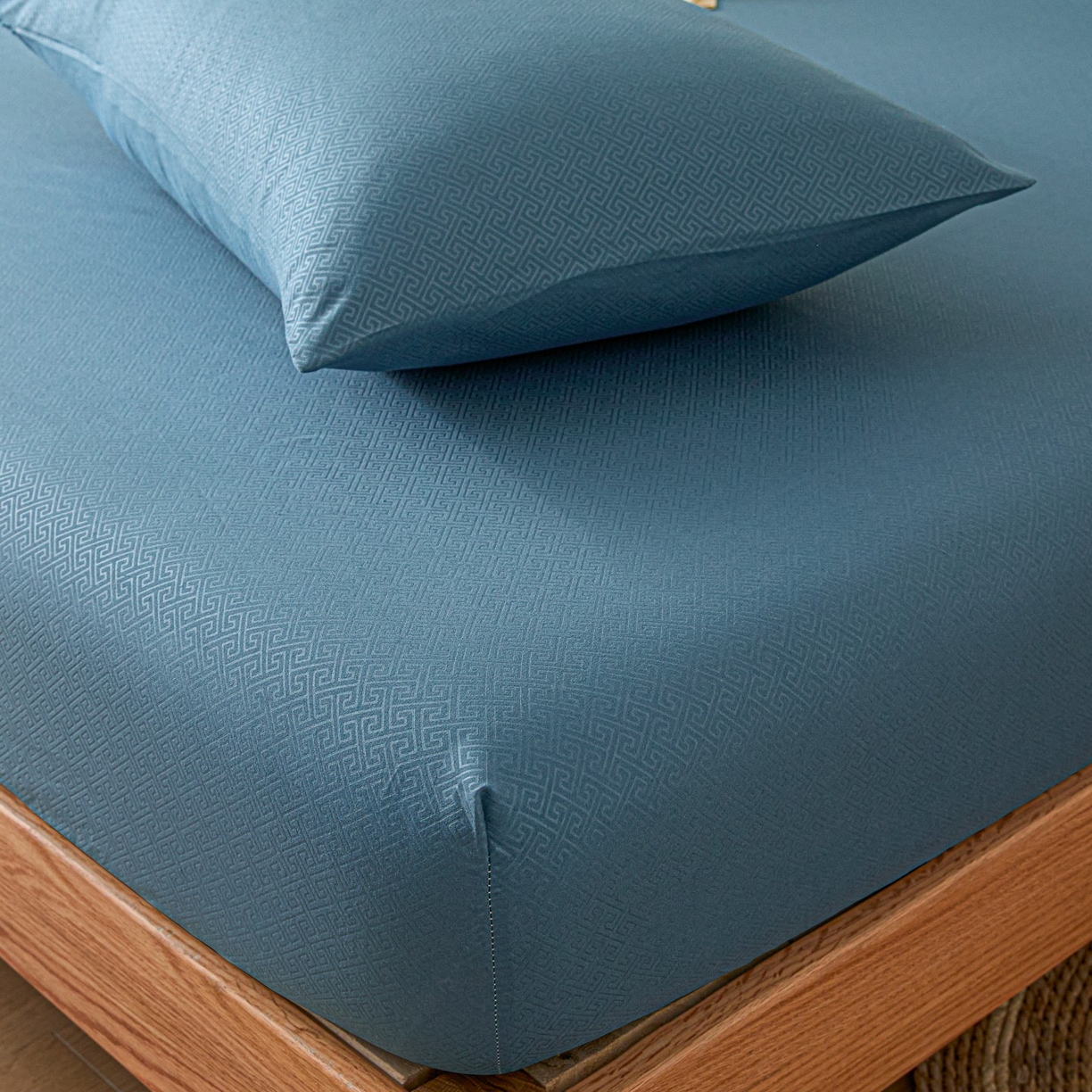 91家纺网 家纺一手货源 找家纺 梵克保罗 2026新款磨毛压光工艺单品床笠 YG-牛仔蓝