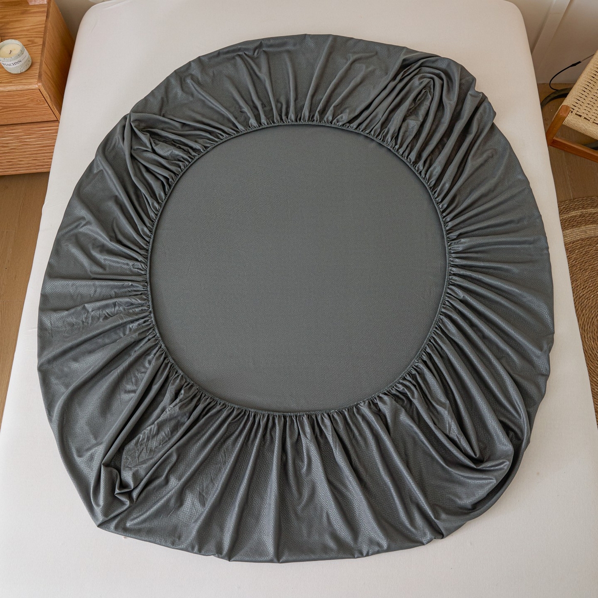 91家纺网 家纺一手货源 找家纺 梵克保罗 2026新款磨毛压光工艺单品床笠 YG-深灰