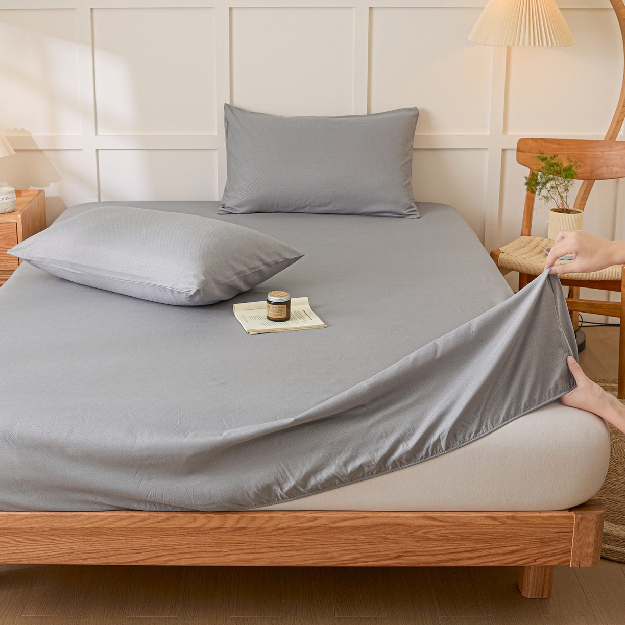 91家纺网 家纺一手货源 找家纺 梵克保罗 2026新款磨毛压光工艺单品床笠 YG-浅灰