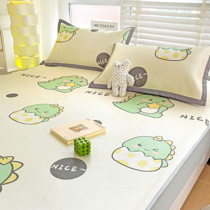 91家纺网 家纺一手货源 找家纺 金盛纺 2025新款A类数码印花冰丝席-床笠款萌恐龙