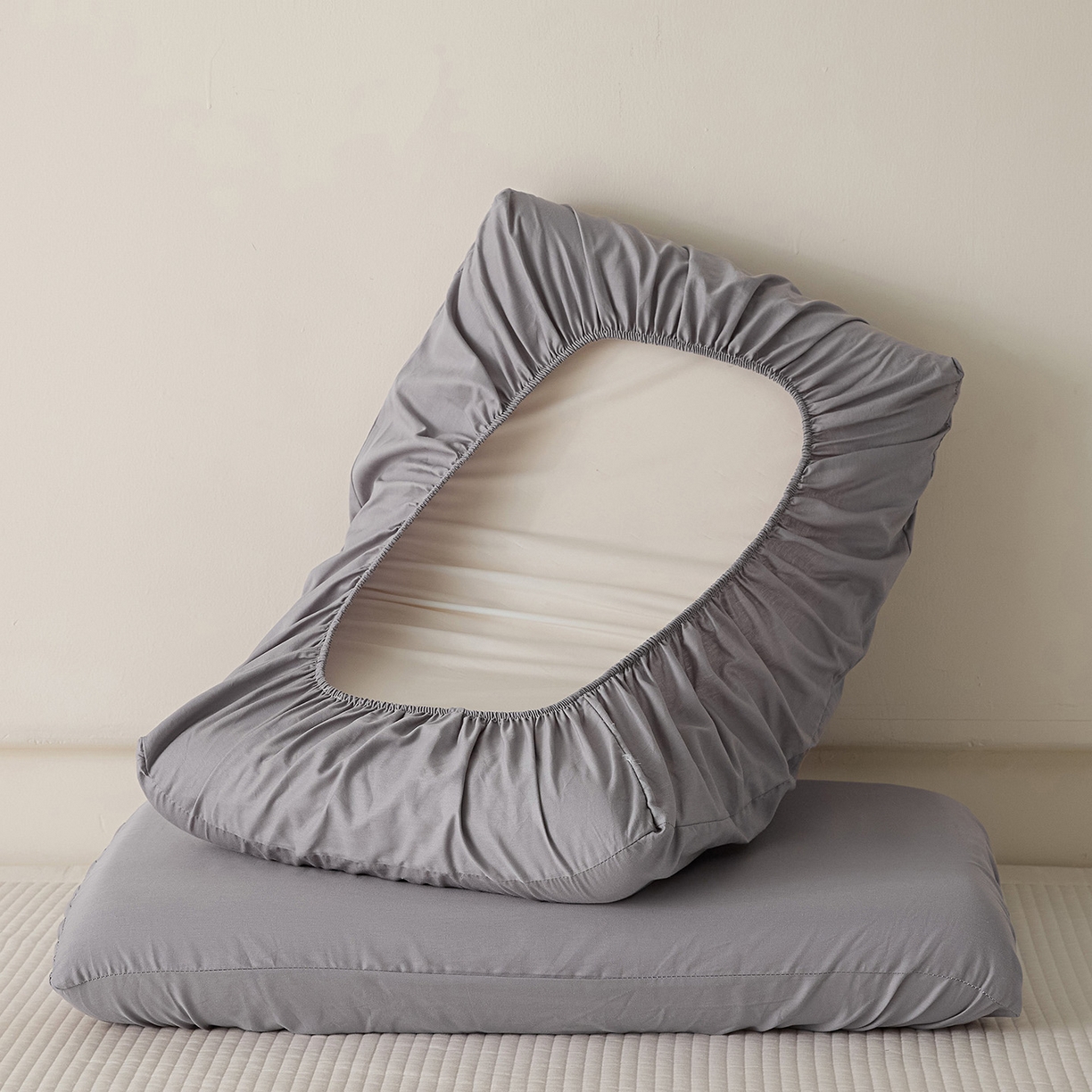 91家纺网 家纺一手货源 找家纺 梵克保罗 2026新款13372 全棉纯棉橡皮筋魔术万能单层枕套  适用多种枕头 XP-浅灰