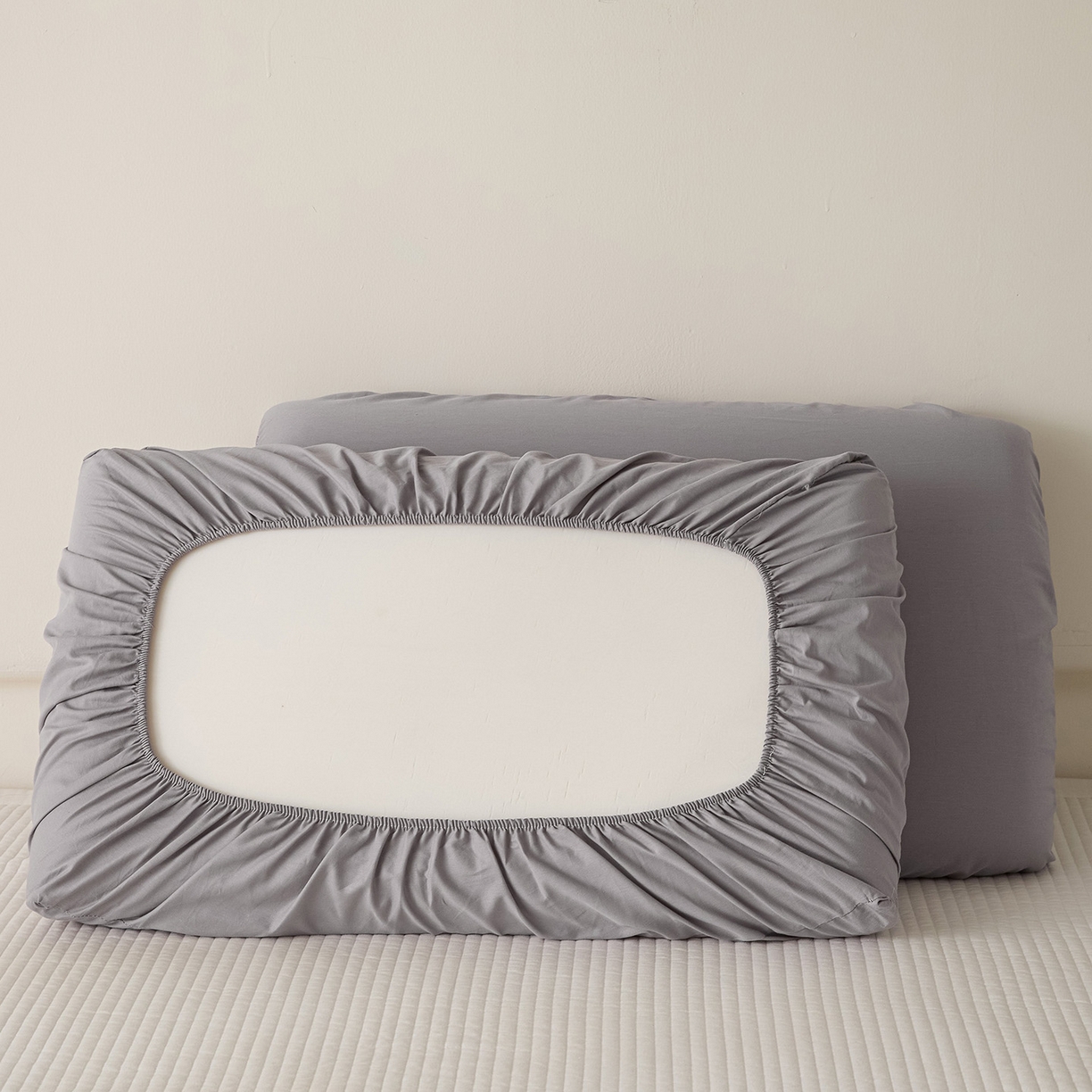 91家纺网 家纺一手货源 找家纺 梵克保罗 2026新款13372 全棉纯棉橡皮筋魔术万能单层枕套  适用多种枕头 XP-浅灰