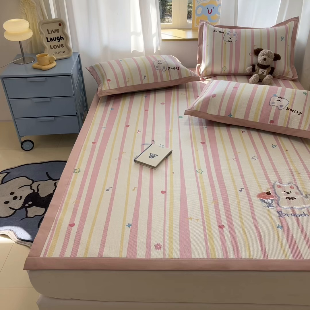 91家纺网 家纺一手货源 找家纺 （总）雅居纺家纺 2026新款A类加厚三明治底绣花冰藤席床单款凉席席子