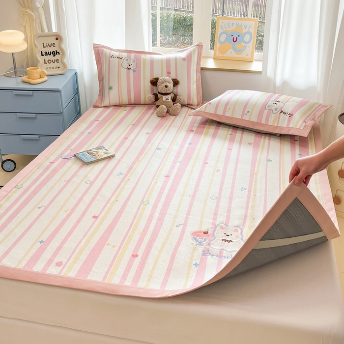 91家纺网 家纺一手货源 找家纺 （总）雅居纺家纺 2026新款A类加厚三明治底绣花冰藤席床单款凉席席子