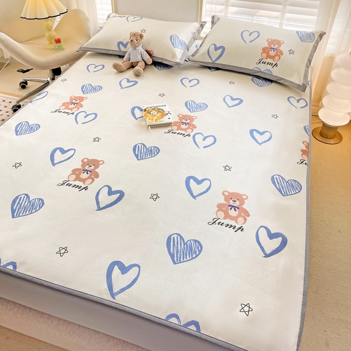 91家纺网 家纺一手货源 找家纺 金盛纺 2025新款A类数码印花冰丝席-床笠款爱心小熊