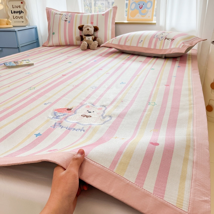 91家纺网 家纺一手货源 找家纺 （总）雅居纺家纺 2026新款A类加厚三明治底绣花冰藤席床单款凉席席子