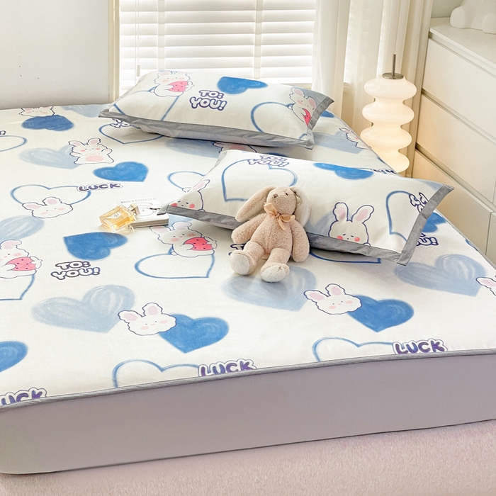 91家纺网 家纺一手货源 找家纺 金盛纺 2025新款A类数码印花冰丝席-床笠款幸运兔