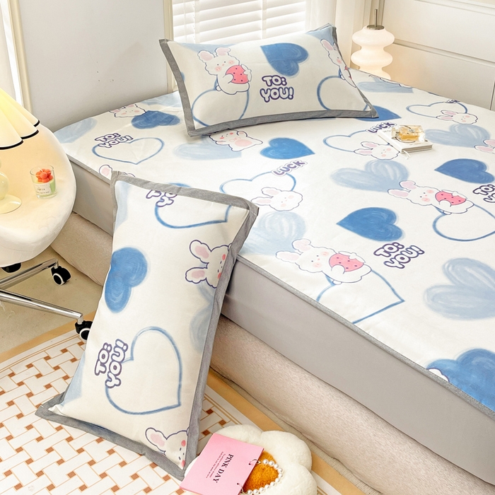 91家纺网 家纺一手货源 找家纺 金盛纺 2025新款A类数码印花冰丝席-床笠款幸运兔