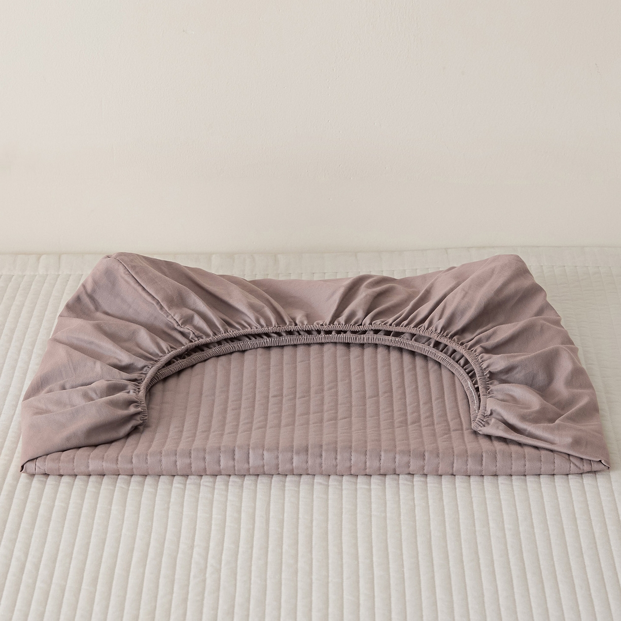 91家纺网 家纺一手货源 找家纺 梵克保罗 2026新款13372 全棉橡皮筋魔术万能夹棉枕套  适用多种枕头 HF-棕色