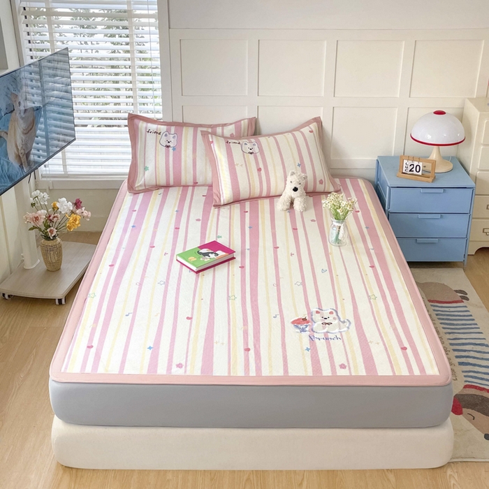 91家纺网 家纺一手货源 找家纺 （总）雅居纺家纺 2026新款A类加厚三明治底绣花冰藤席床笠款凉席席子