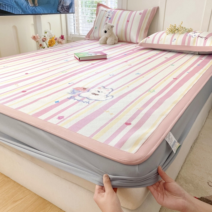 91家纺网 家纺一手货源 找家纺 雅居纺家纺 2026新款A类加厚三明治底绣花冰藤席床笠款凉席席子 冰淇淋萌狗