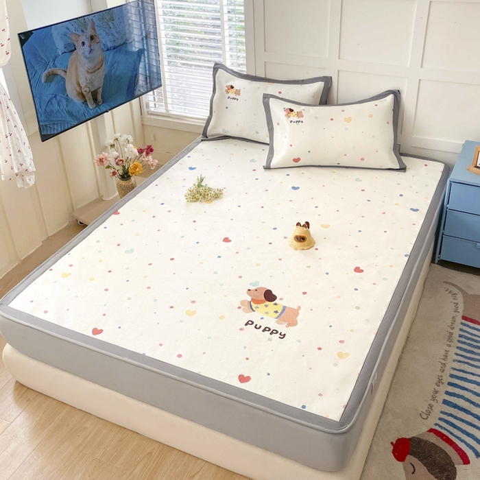 91家纺网 家纺一手货源 找家纺 雅居纺家纺 2026新款A类加厚三明治底绣花冰藤席床笠款凉席席子 星星腊肠狗