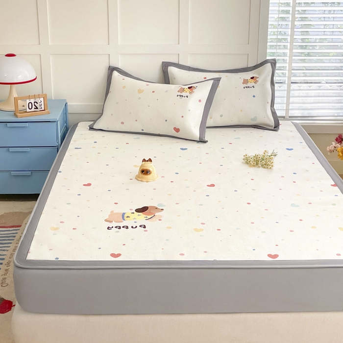 91家纺网 家纺一手货源 找家纺 雅居纺家纺 2026新款A类加厚三明治底绣花冰藤席床笠款凉席席子 星星腊肠狗