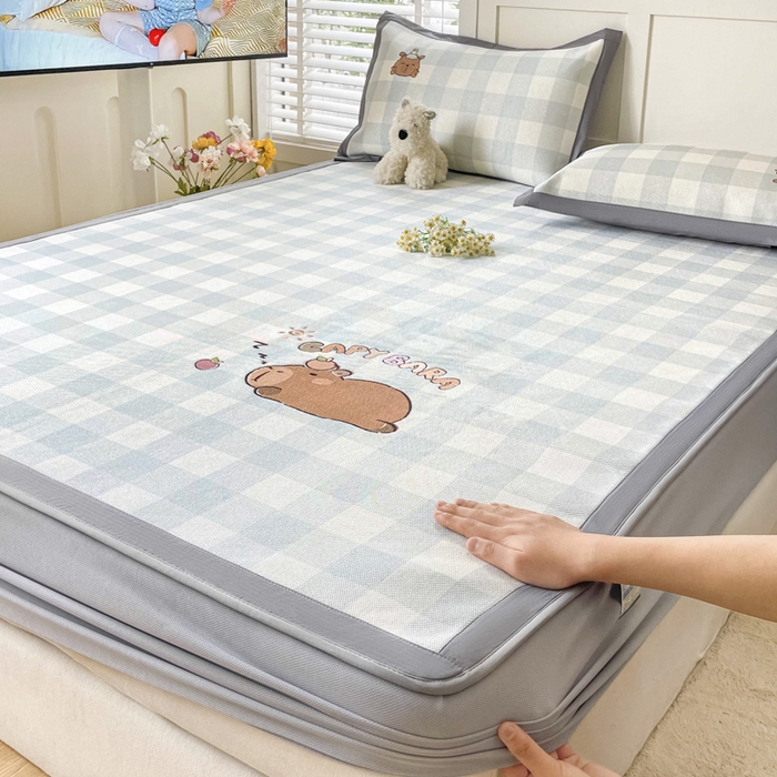 91家纺网 家纺一手货源 找家纺 雅居纺家纺 2026新款A类加厚三明治底绣花冰藤席床笠款凉席席子 幸运巴拉