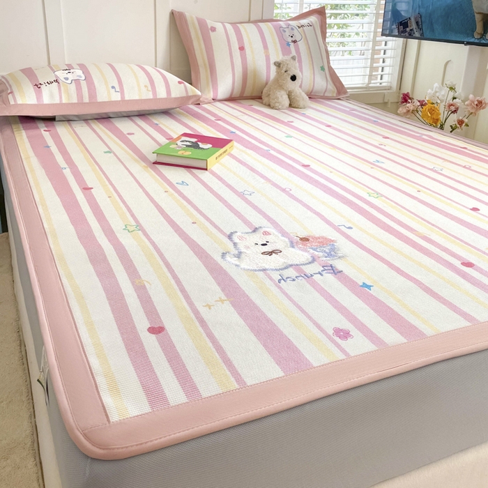 91家纺网 家纺一手货源 找家纺 雅居纺家纺 2026新款A类加厚三明治底绣花冰藤席床笠款凉席席子 冰淇淋萌狗