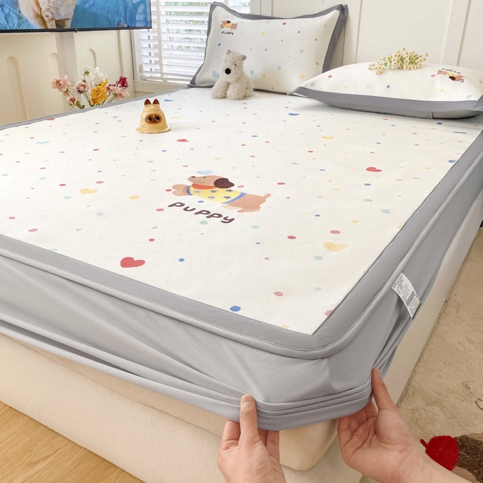 91家纺网 家纺一手货源 找家纺 雅居纺家纺 2026新款A类加厚三明治底绣花冰藤席床笠款凉席席子 星星腊肠狗