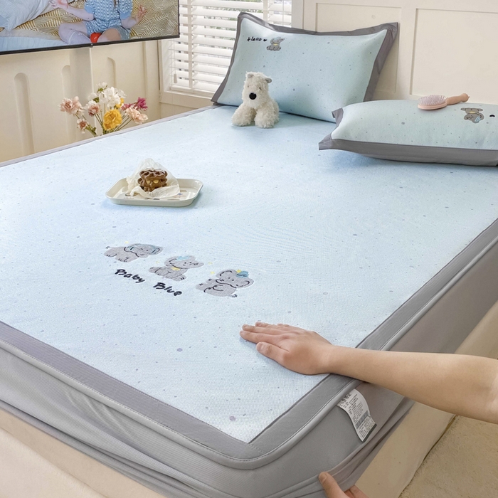 91家纺网 家纺一手货源 找家纺 雅居纺家纺 2026新款A类加厚三明治底绣花冰藤席床笠款凉席席子 小象家族