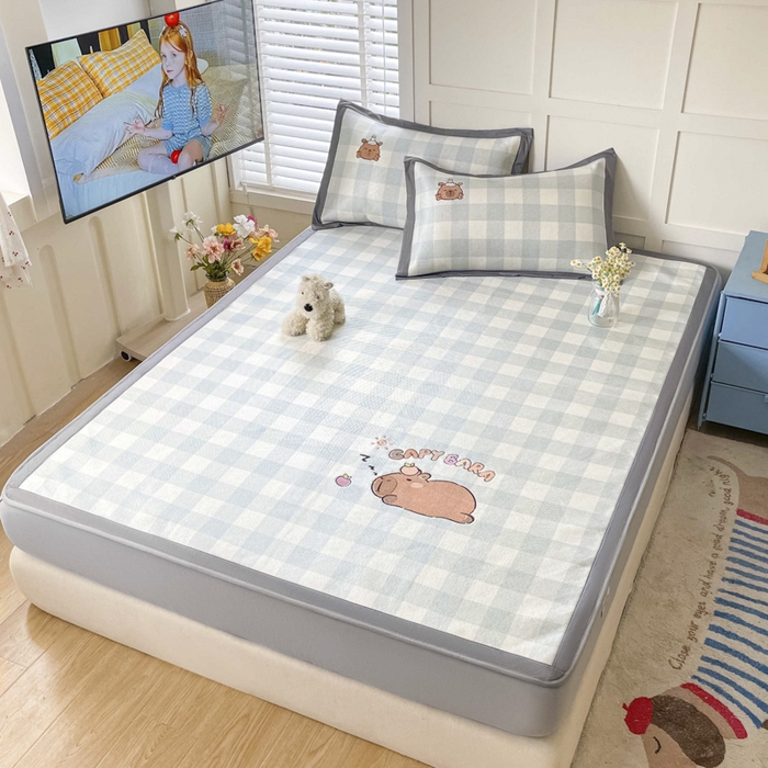 91家纺网 家纺一手货源 找家纺 雅居纺家纺 2026新款A类加厚三明治底绣花冰藤席床笠款凉席席子 幸运巴拉