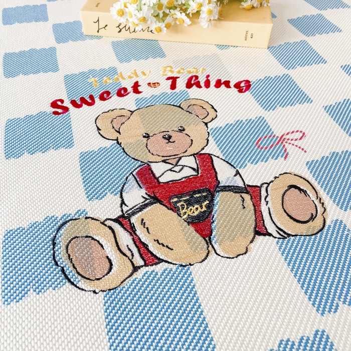 91家纺网 家纺一手货源 找家纺 雅居纺家纺 2026新款A类加厚三明治底绣花冰藤席床笠款凉席席子 时尚小熊