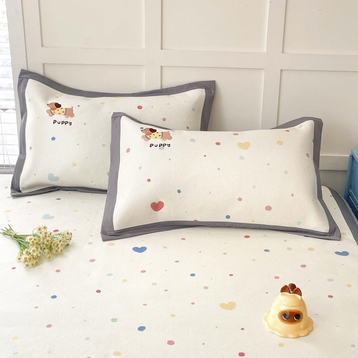 91家纺网 家纺一手货源 找家纺 雅居纺家纺 2026新款A类加厚三明治底绣花冰藤席床笠款凉席席子 星星腊肠狗