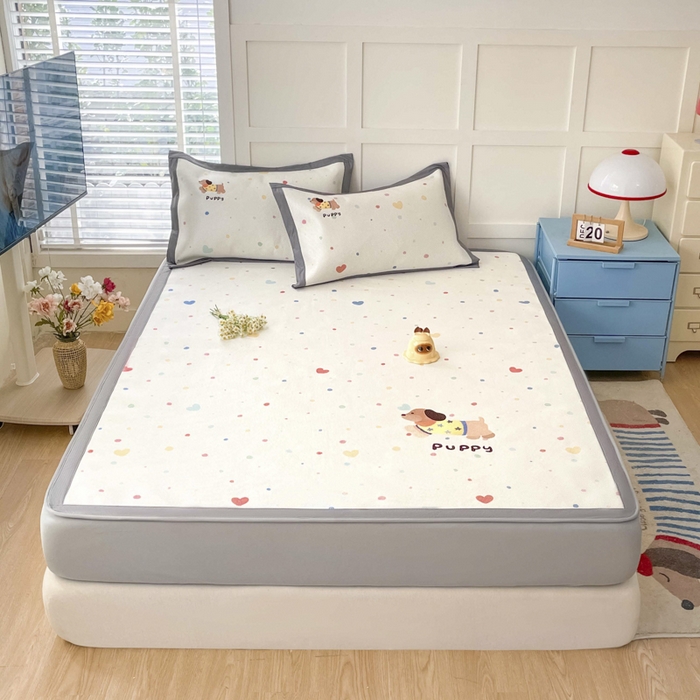 91家纺网 家纺一手货源 找家纺 雅居纺家纺 2026新款A类加厚三明治底绣花冰藤席床笠款凉席席子 星星腊肠狗