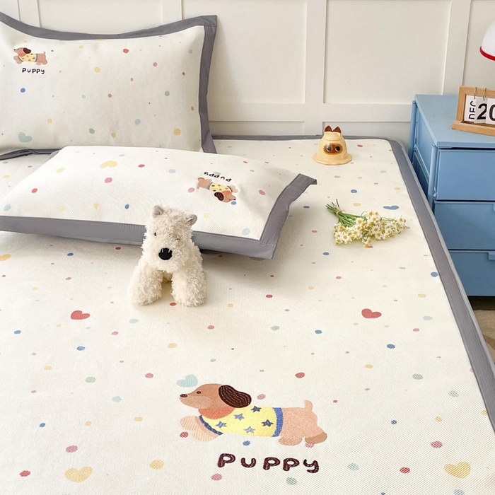 91家纺网 家纺一手货源 找家纺 雅居纺家纺 2026新款A类加厚三明治底绣花冰藤席床笠款凉席席子 星星腊肠狗