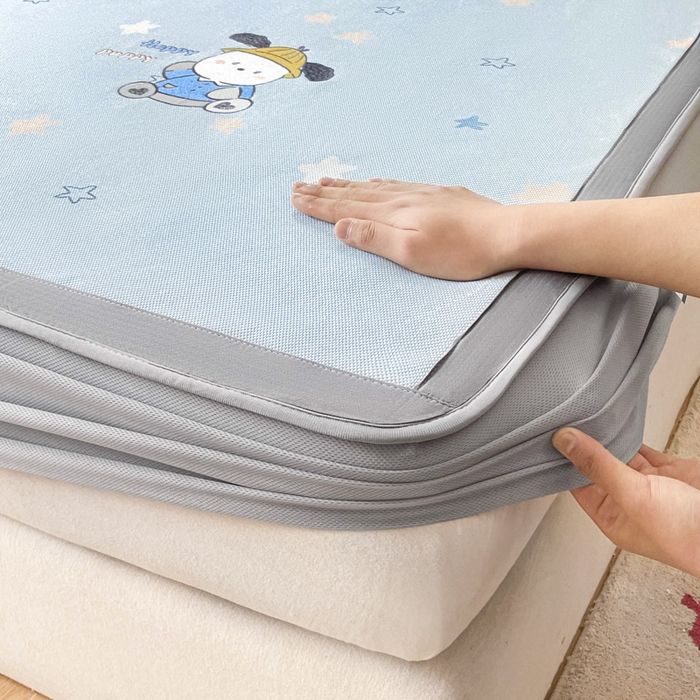 91家纺网 家纺一手货源 找家纺 雅居纺家纺 2026新款A类加厚三明治底绣花冰藤席床笠款凉席席子 动感小狗