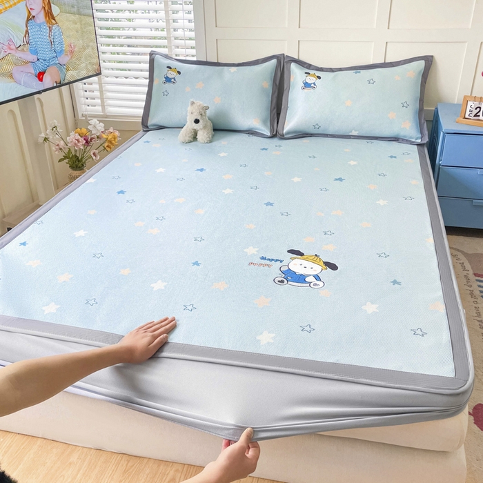 91家纺网 家纺一手货源 找家纺 雅居纺家纺 2026新款A类加厚三明治底绣花冰藤席床笠款凉席席子 动感小狗