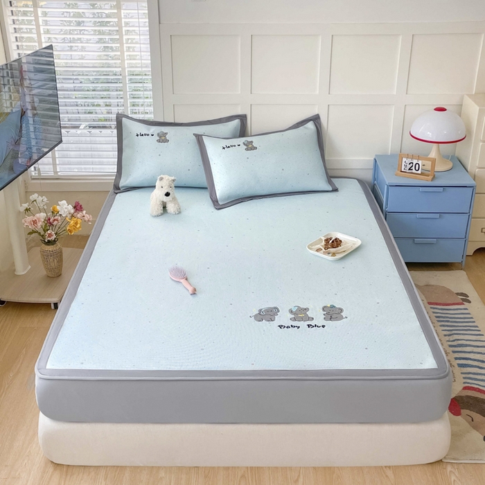 91家纺网 家纺一手货源 找家纺 雅居纺家纺 2026新款A类加厚三明治底绣花冰藤席床笠款凉席席子 小象家族