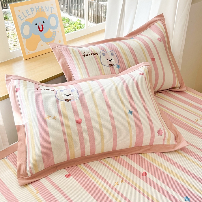 91家纺网 家纺一手货源 找家纺 雅居纺家纺 2026新款A类加厚三明治底绣花冰藤席床单款凉席席子 冰淇淋萌狗