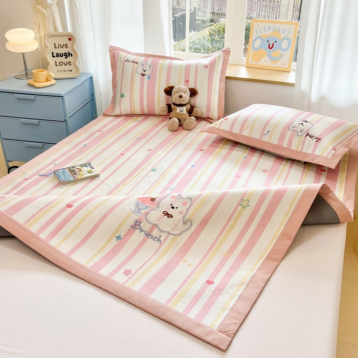 91家纺网 家纺一手货源 找家纺 雅居纺家纺 2026新款A类加厚三明治底绣花冰藤席床单款凉席席子 冰淇淋萌狗