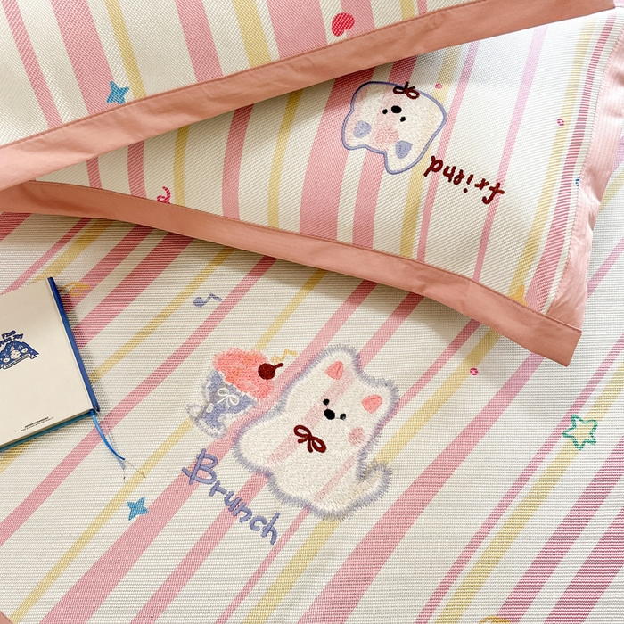 91家纺网 家纺一手货源 找家纺 雅居纺家纺 2026新款A类加厚三明治底绣花冰藤席床单款凉席席子 冰淇淋萌狗