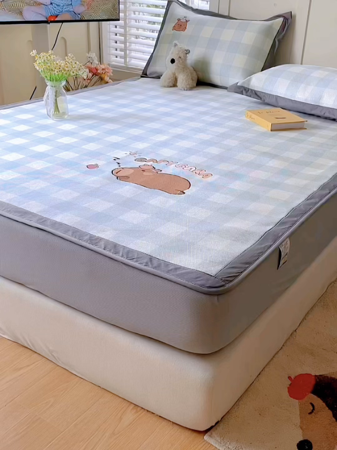 91家纺网 家纺一手货源 找家纺 雅居纺家纺 2026新款A类加厚三明治底绣花冰藤席床笠款凉席席子 幸运巴拉