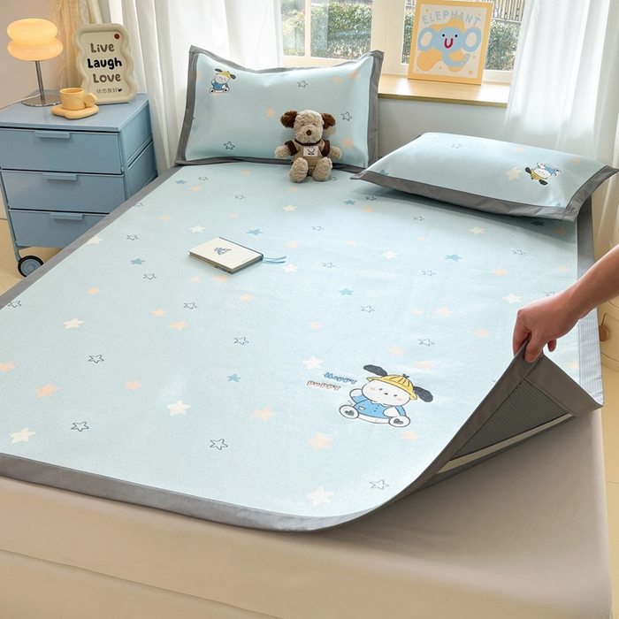 91家纺网 家纺一手货源 找家纺 雅居纺家纺 2026新款A类加厚三明治底绣花冰藤席床单款凉席席子 动感小狗