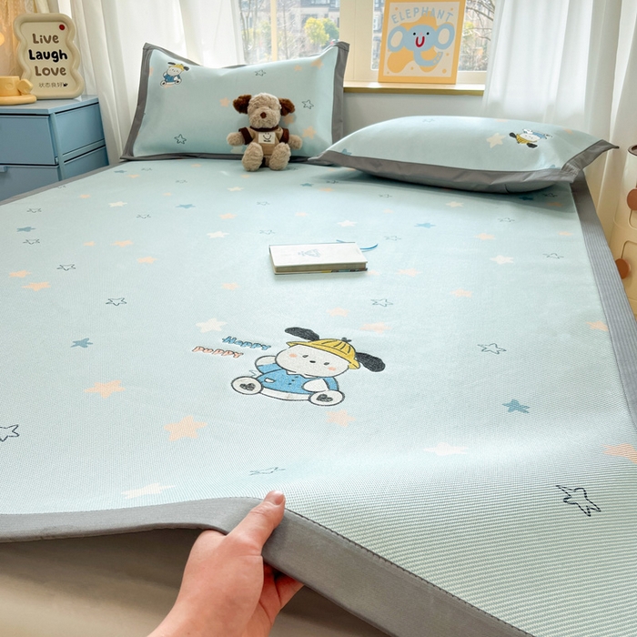 91家纺网 家纺一手货源 找家纺 雅居纺家纺 2026新款A类加厚三明治底绣花冰藤席床单款凉席席子 动感小狗