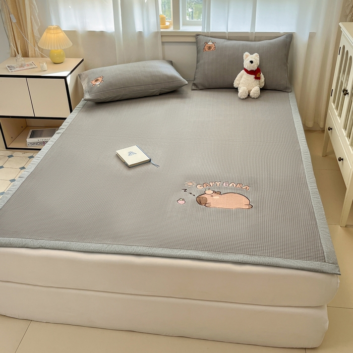 91家纺网 家纺一手货源 找家纺 （总）雅居纺家纺 2026新款A类加厚三明治底华夫格绣花凉感席床单款凉席席子