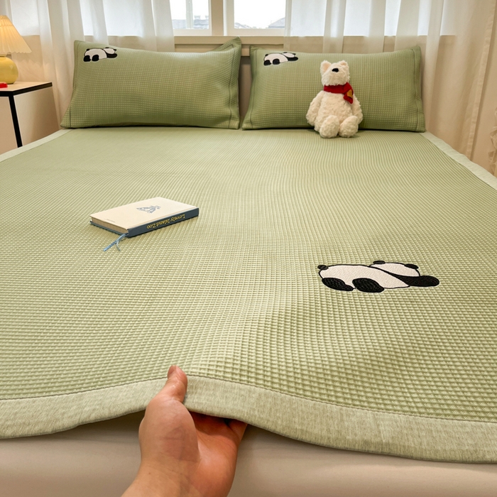 91家纺网 家纺一手货源 找家纺 （总）雅居纺家纺 2026新款A类加厚三明治底华夫格绣花凉感席床单款凉席席子