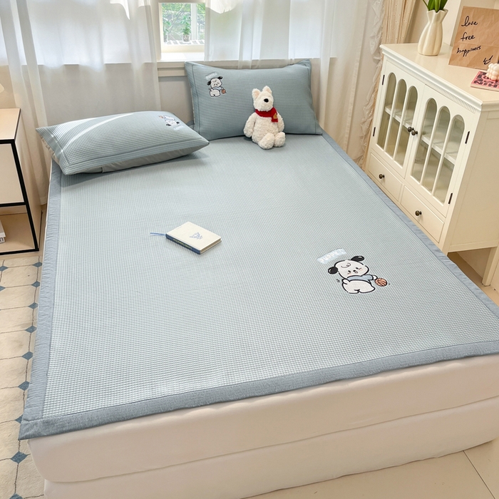 91家纺网 家纺一手货源 找家纺 雅居纺家纺 2026新款A类加厚三明治底华夫格绣花凉感席床单款凉席席子 床席款-乐趣小狗