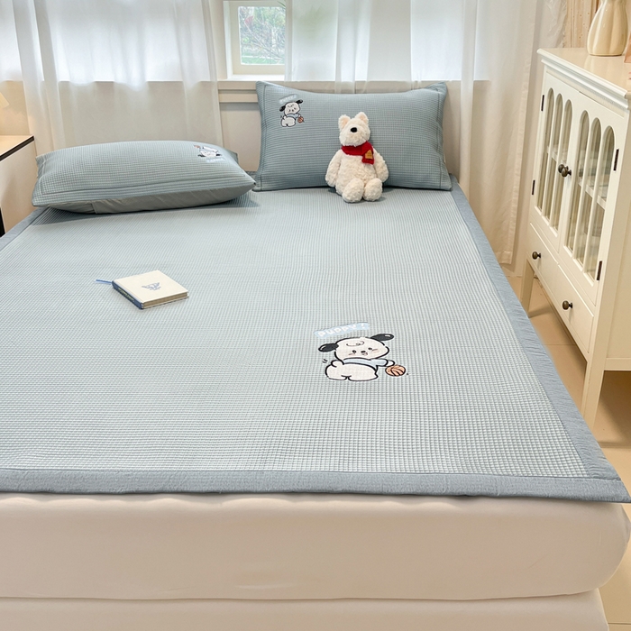 91家纺网 家纺一手货源 找家纺 雅居纺家纺 2026新款A类加厚三明治底华夫格绣花凉感席床单款凉席席子 床席款-乐趣小狗