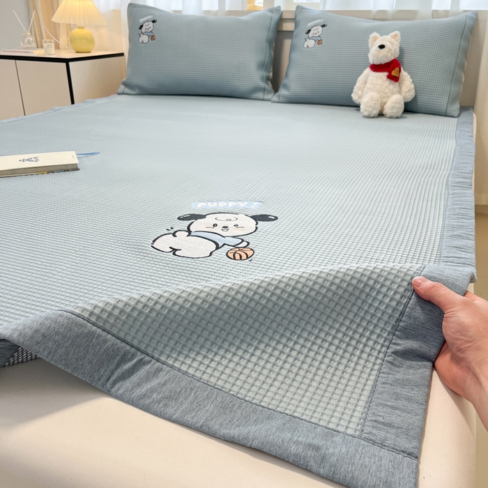 91家纺网 家纺一手货源 找家纺 雅居纺家纺 2026新款A类加厚三明治底华夫格绣花凉感席床单款凉席席子 床席款-乐趣小狗