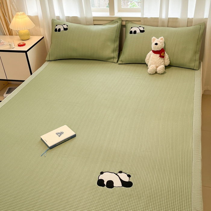 91家纺网 家纺一手货源 找家纺 雅居纺家纺 2026新款A类加厚三明治底华夫格绣花凉感席床单款凉席席子 床席款-爬爬熊猫