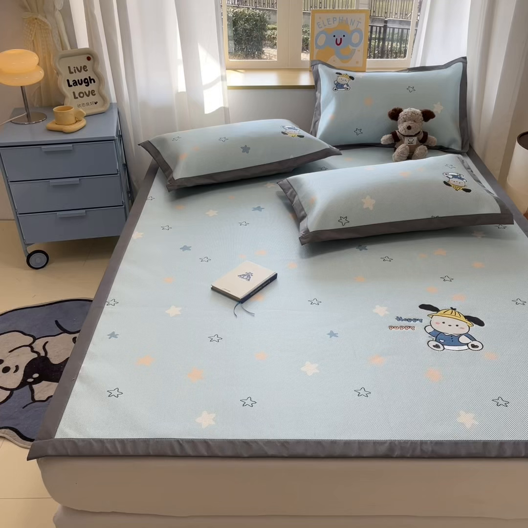 91家纺网 家纺一手货源 找家纺 雅居纺家纺 2026新款A类加厚三明治底绣花冰藤席床单款凉席席子 动感小狗