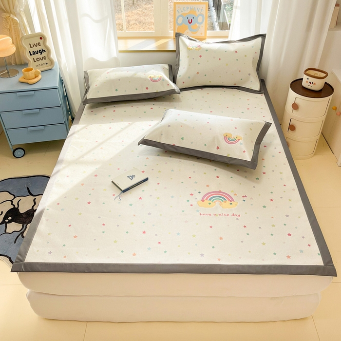 91家纺网 家纺一手货源 找家纺 雅居纺家纺 2026新款A类加厚三明治底绣花冰藤席床单款凉席席子 七彩虹