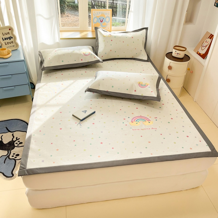 91家纺网 家纺一手货源 找家纺 雅居纺家纺 2026新款A类加厚三明治底绣花冰藤席床单款凉席席子 七彩虹