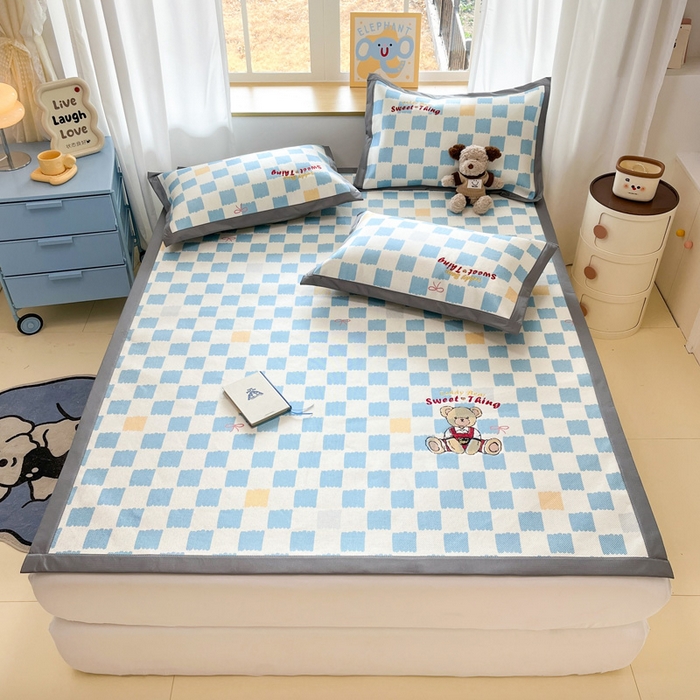 91家纺网 家纺一手货源 找家纺 雅居纺家纺 2026新款A类加厚三明治底绣花冰藤席床单款凉席席子 时尚小熊